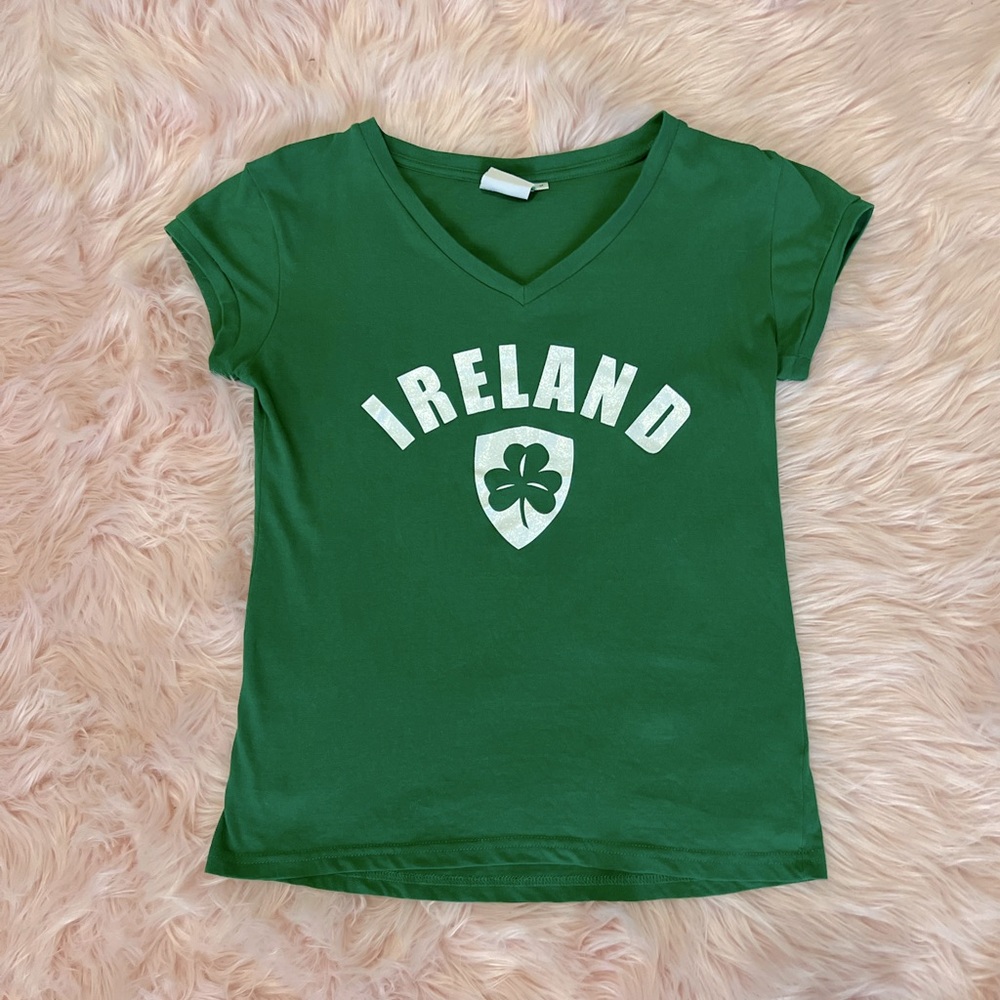 Ireland 🇮🇪 Shimmer Shamrock ☘️ V-Neck T-Shirt (M)
